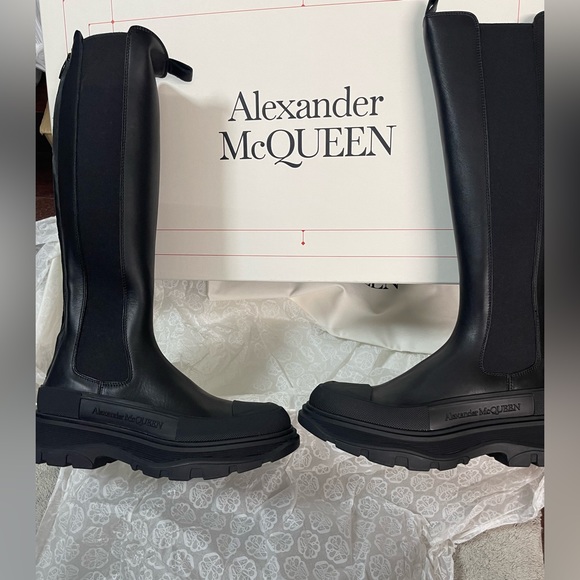 Alexander McQueen Shoes - COPY - BNIB Alexander McQueen 666410WHZ66 Woman’s boot Black 40